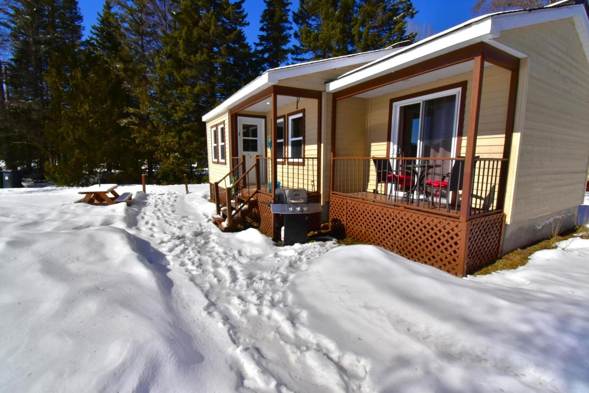 Emme Chalets Sainte-Lucie-de-Doncaster Exterior foto