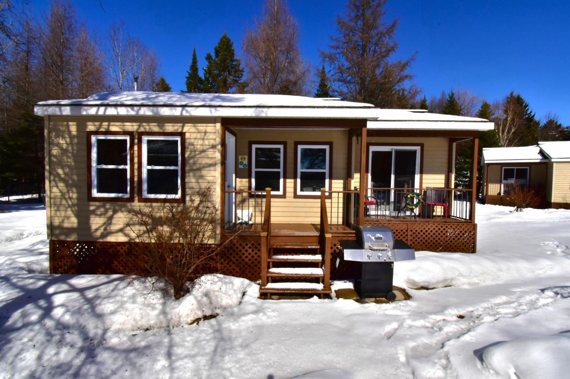 Emme Chalets Sainte-Lucie-de-Doncaster Exterior foto
