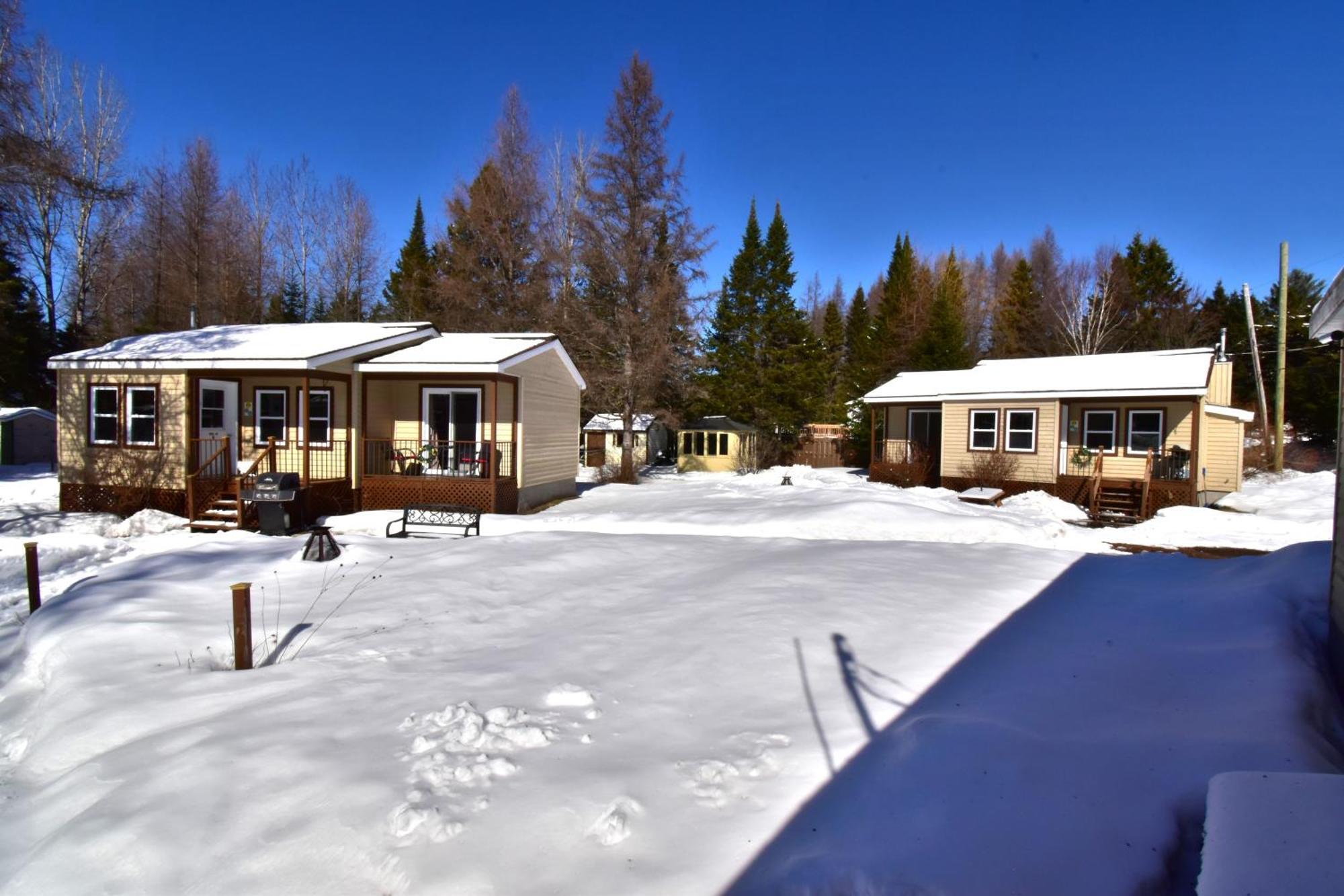 Emme Chalets Sainte-Lucie-de-Doncaster Exterior foto