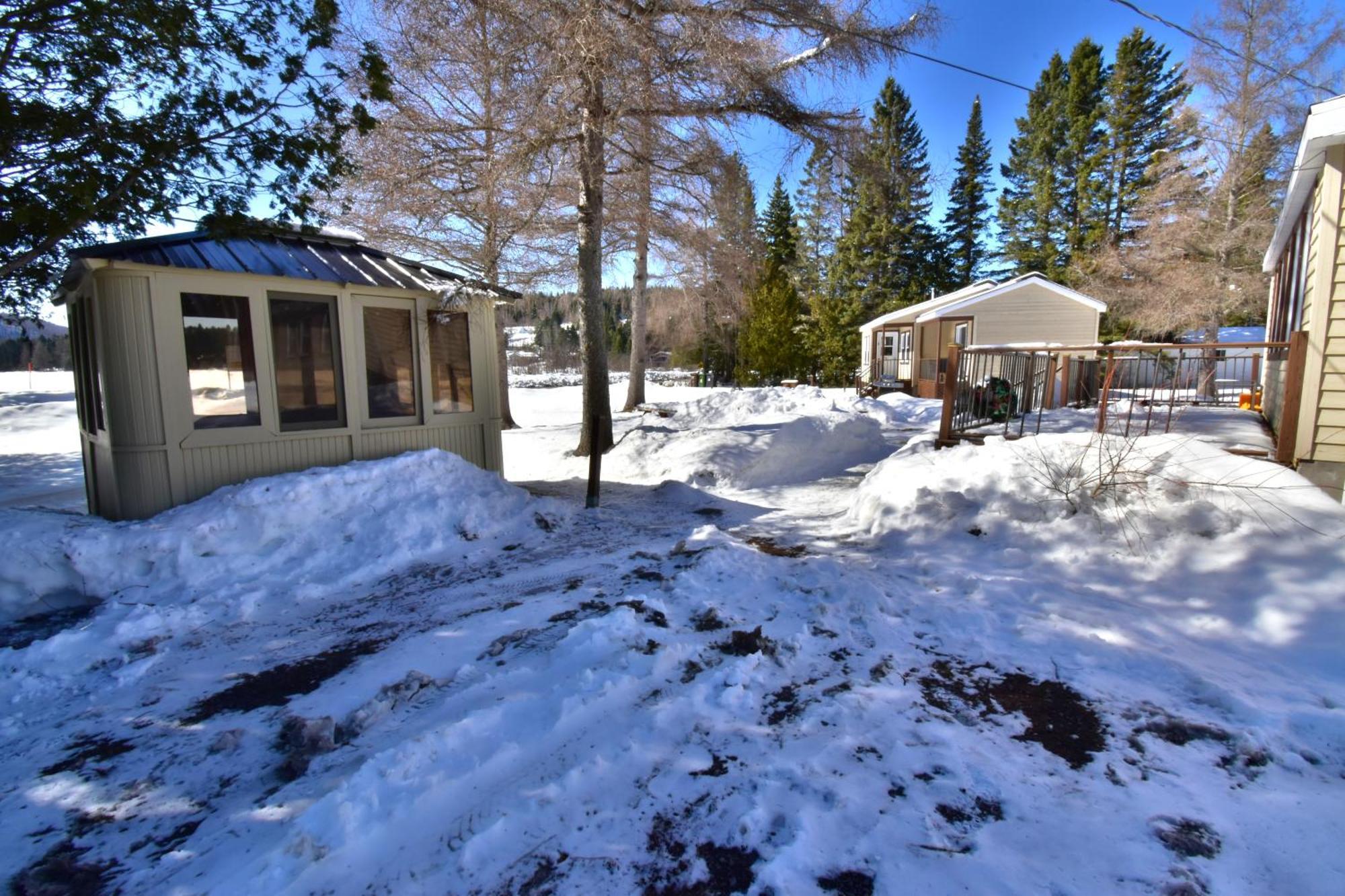 Emme Chalets Sainte-Lucie-de-Doncaster Exterior foto