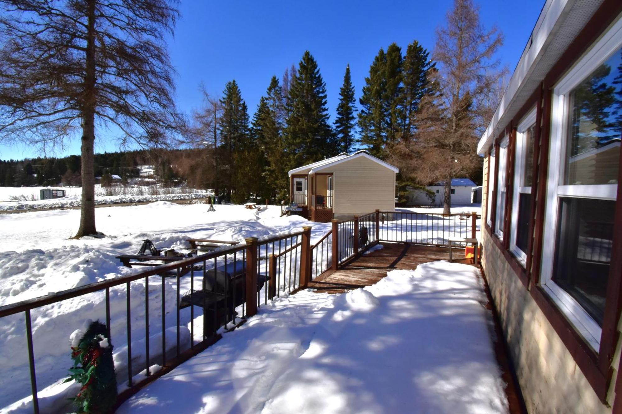 Emme Chalets Sainte-Lucie-de-Doncaster Exterior foto
