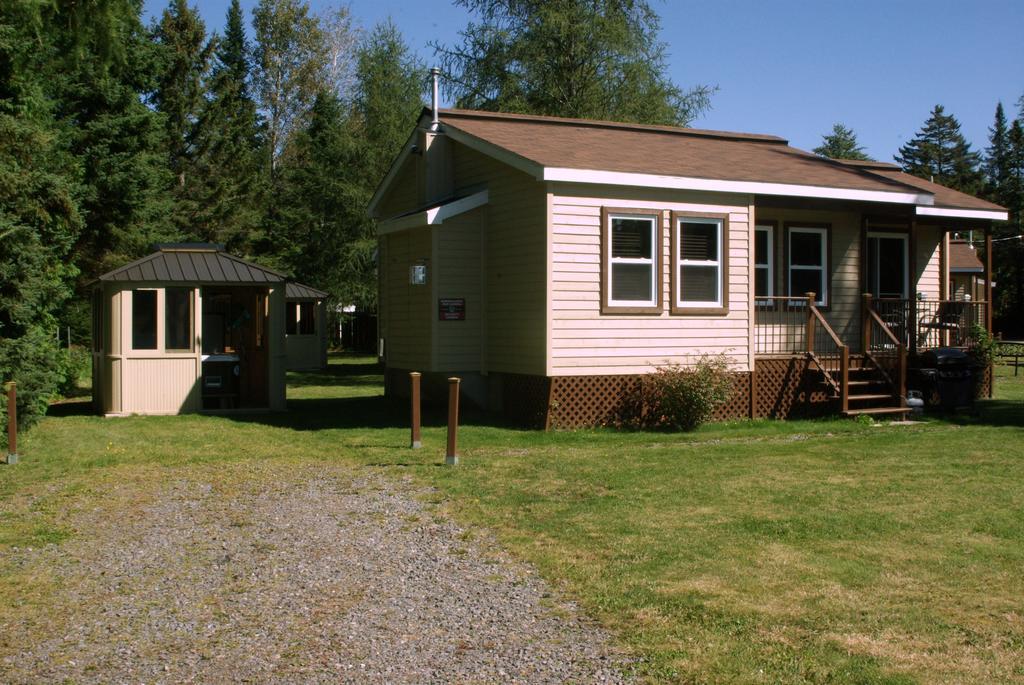 Emme Chalets Sainte-Lucie-de-Doncaster Zimmer foto
